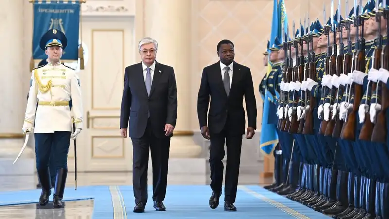 «Ақорда» резиденциясында Қазақстанға ресми сапармен келген Того Республикасының Президенті Фор Эссозимна Гнассингбені салтанатты түрде қарсы алу рәсімі өтті