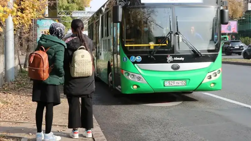 Алматыда қоғамдық көлікте жүру үшін жеңілдік алушылардың тізімі өзгертілді, сурет - Zakon.kz жаңалық 07.12.2023 13:58