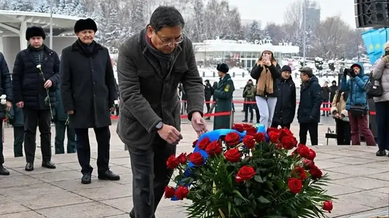 Ерболат Досаев, Алматы, Тәуелсіздік монументі, сурет - Zakon.kz жаңалық 16.12.2023 15:41