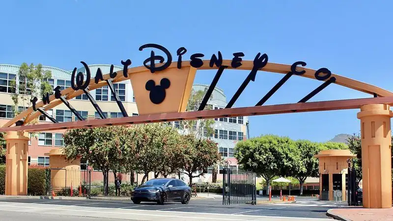Disney компаниясы 7 мың қызметкерін жұмыстан шығара бастады, сурет - Zakon.kz жаңалық 28.03.2023 17:07
