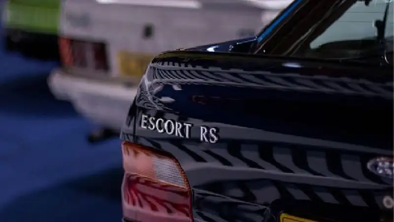 Диана ханшайым,  Ford Escort 