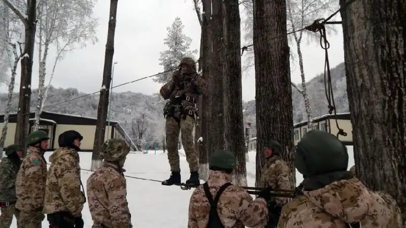 Арнайы бөлімшелердің әскери қызметшілері таудағы дайындықтан өтті