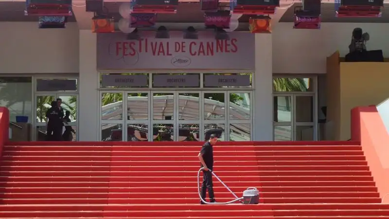 Францияда зейнетақы реформасына наразы электршілер Канн фестивалін болдырмай тастаймыз деп сес көрсетті
