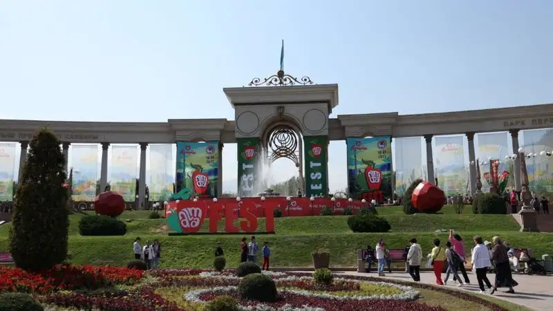 Салтанатты шара, Конституция күні, Алматы