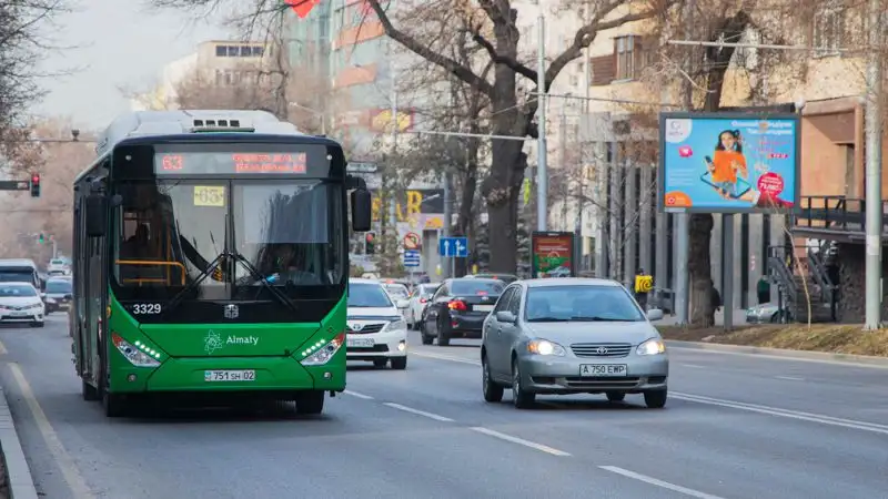 Алматы әкімі қаладағы автобустар алдағы жылдары жылдам жүреді деп сендірді, сурет - Zakon.kz жаңалық 28.09.2023 14:33