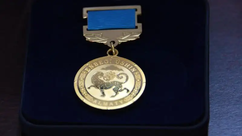 медаль, сурет - Zakon.kz жаңалық 27.09.2022 16:22