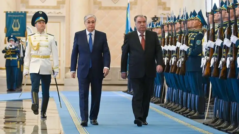 Тоқаев Тәжікстан президентін Ақордада қарсы алды