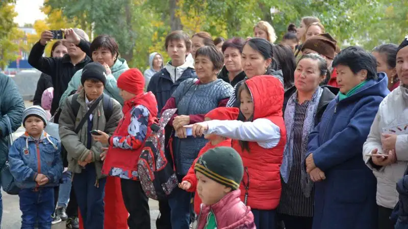 Курчатовта 64 отбасына жаңа пәтер кілті табысталды, сурет - Zakon.kz жаңалық 28.09.2023 16:14