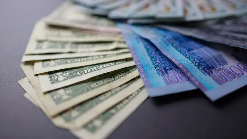 Доллар, теңге, рубль