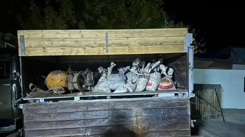 Жамбылдық полицейлер құрамында бағалы металдар бар шикізатты заңсыз өңдейтін шағын цехты тапты 