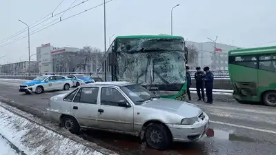 Алматыда 3 автобус бір-біріне соқтығысты