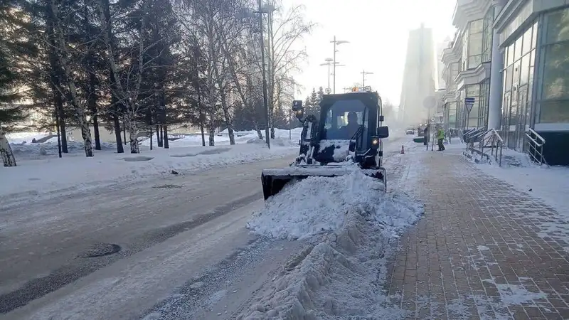 Астанадан қар күніне 1,2 мыңнан астам жүк көлігімен шығарылды