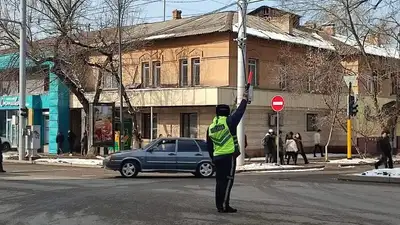 Қаншама полицейлер жер сілкінісінен кейін Алматы жолдарына шықты