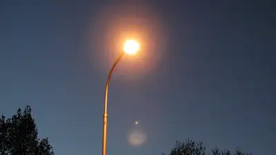Әл-Фараби даңғылындағы Есентай өзені арқылы өтетін көпірдің астына 10 прожектор орнатылды , сурет - Zakon.kz жаңалық 14.03.2024 09:40