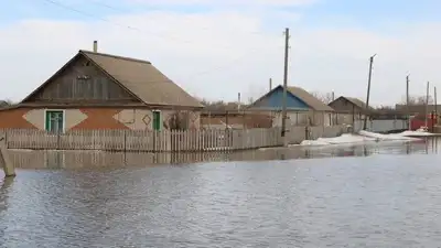 Су тасқынынан зардап шеккен қазақстандықтарға кредиттерді кешіктіргені үшін айыппұлдар мен өсімпұлдар  қосылмайды, сурет - Zakon.kz жаңалық 10.04.2024 13:27