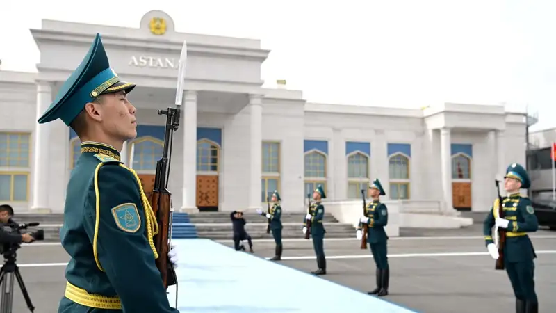 Тоқаев Қырғызстан Президентін елордада қалай күтіп алды, сурет - Zakon.kz жаңалық 18.04.2024 16:52