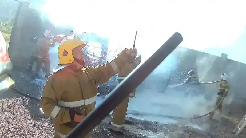 Таразда жеке тұрғын үйдің ауласында "ГАЗель" өртеніп, бір адам зардап шекті