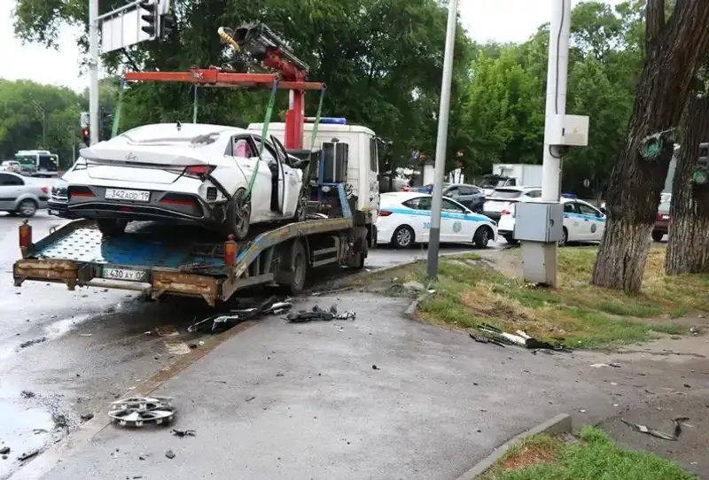 Алматыдағы ірі жол-көлік апаты: бір адам мерт болып, екі адам жарақат алған , сурет - Zakon.kz жаңалық 19.06.2024 11:49