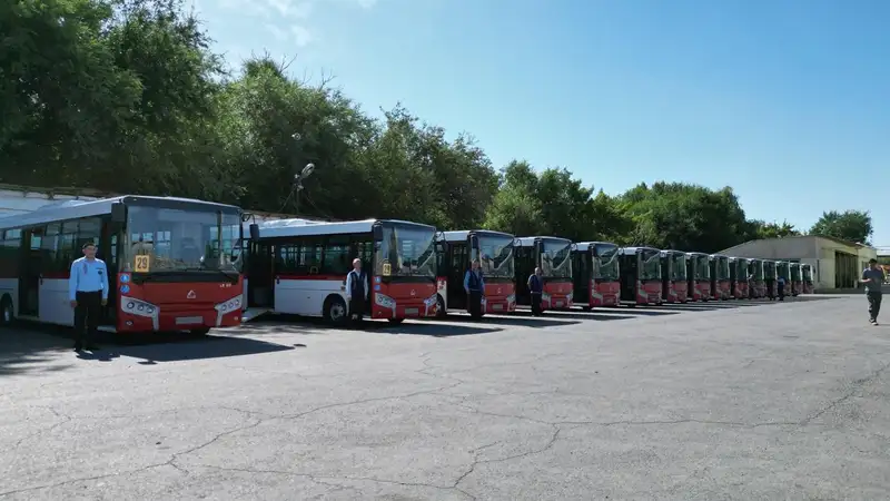Таразда су жаңа 15 автобус пайдалануға берілді, сурет - Zakon.kz жаңалық 03.07.2024 12:18