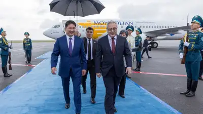 Моңғолия Президенті ШЫҰ саммитіне қатысу үшін Астанаға ұшып келді 