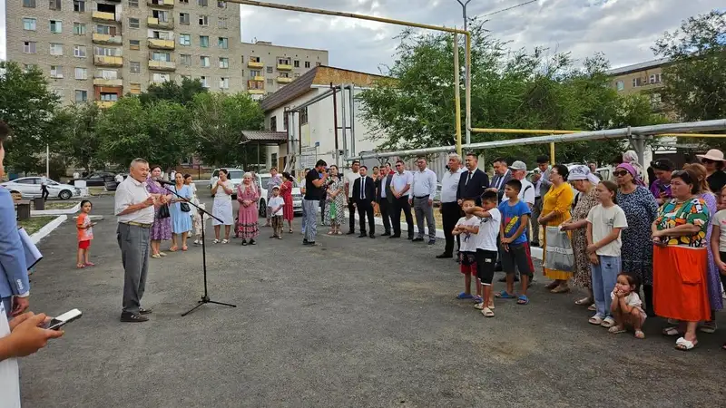 Таласта баспананы көптен күткен тұрғындарды қуантқан іс-шаралар жалғасын табуда. Ағымдағы жылы Қаратау қаласындағы Б.Момышұлы көшесінде орналасқан 80 пәтерлі көпқабатты үй ел игілігіне берілген болатын. Міне аталған игі іс-шара бүгінде өз жалғасын табуда., сурет - Zakon.kz жаңалық 12.07.2024 15:55