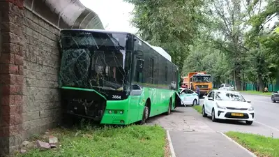 Алматыда автобусдың қатысыуымен тағы да бір ірі ЖКО тіркелді, зардап шеккендер бар