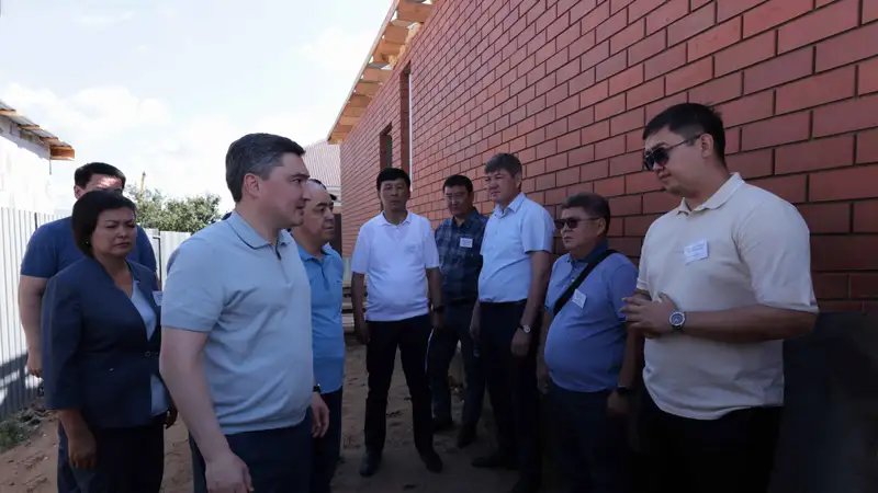 Бектенов батыс өңірлерде су тасқынынан зардап шеккен тұрғындарға арналған үйлердің құрылысын тексерді
