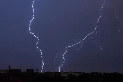 Найзағай, жаңбыр және бұршақ: 18 өңірде ауа райына байланысты ескерту жасалды, сурет - Zakon.kz жаңалық 11.08.2024 17:55