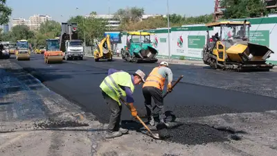 Алматыда көшелерді орташа жөндеу жұмыстары жалғасып жатыр, сурет - Zakon.kz жаңалық 12.08.2024 09:01