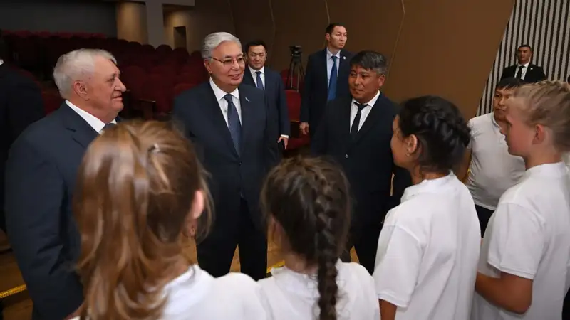 Тоқаев Шахтер ауылындағы әлеуметтік нысандардың жұмысымен танысты