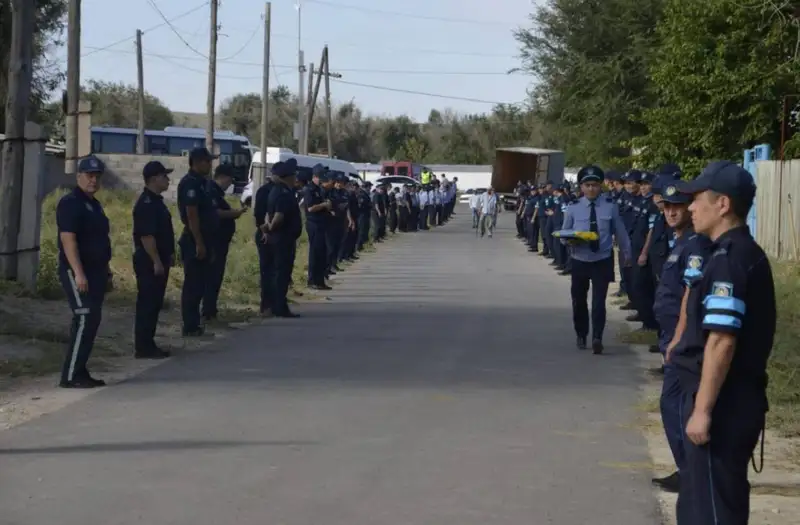 Жамбыл облысында қызмет барысында қаза тапқан полицейлерді ақтық сапарға шығарып салды, сурет - Zakon.kz жаңалық 18.08.2024 17:52