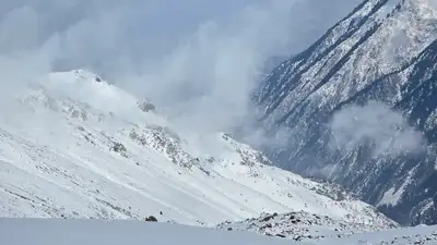 Горы, горная местность, снег, мороз, выпавший снег, выпал снег, снег в горах, снежные горы, снежные вершины, лавина, лавиноопасные районы