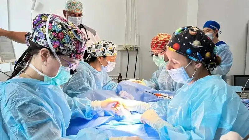 Хирургтар 10 жасар алматылықтың артық саусағын алып тастады