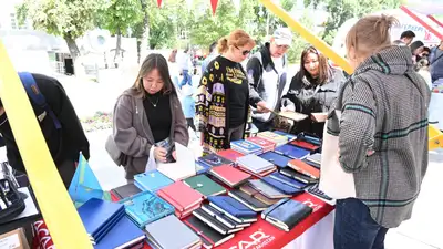 Алматыда Қала күні Kitap Fest-ке келушілер 8 мыңнан астам кітап сатып алды