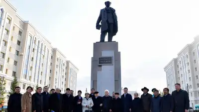 Астанада Мұхтар Әуезовтің ескерткіші ашылды, сурет - Zakon.kz жаңалық 28.09.2024 13:40