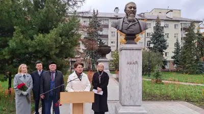 Татарстанда қазақтың ұлы ақыны әрі ойшылы Абай Құнанбаевтың ескерткіш-бюсті ашылды, сурет - Zakon.kz жаңалық 24.10.2024 14:10