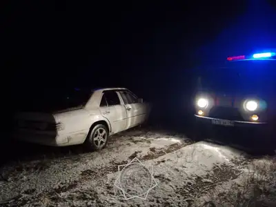 Талдықорған әуежайына жақын маңда көлік балшыққа батып қалды