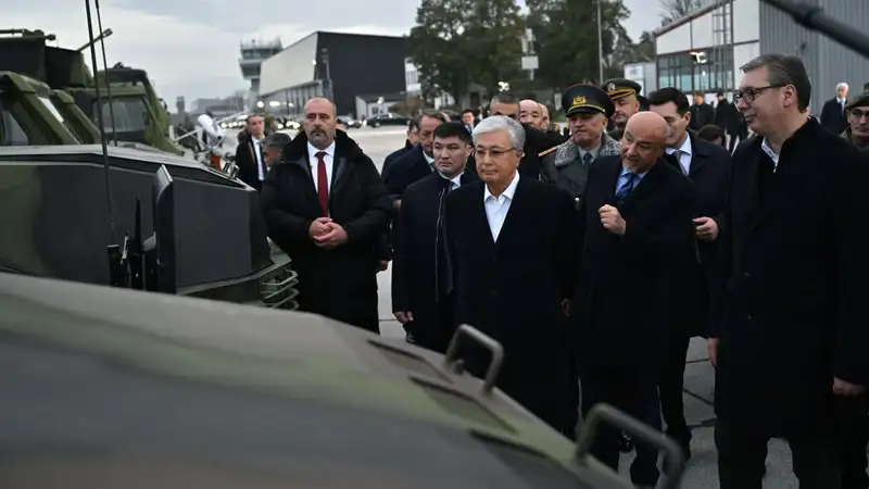 Тоқаев Сербияның қорғаныс өнеркәсібі өнімдерінің көрмесіне барды