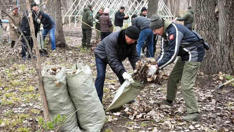 Алматыда 25-30 қараша аралығында "Таза Қазақстан" жалпы республикалық бағдарламасы және "Алматы – біздің ортақ үйіміз" қалалық науқаны аясында күзгі және қысқы маусымның аяқталуына орайластырылған ауқымды тазалау жұмыстары жүргізілді., сурет - Zakon.kz жаңалық 03.12.2024 14:10