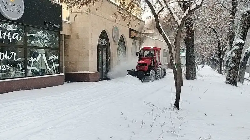 Алматыда қар: коммуналдық қызметтер күшейтілген режимде жұмыс істеп жатыр