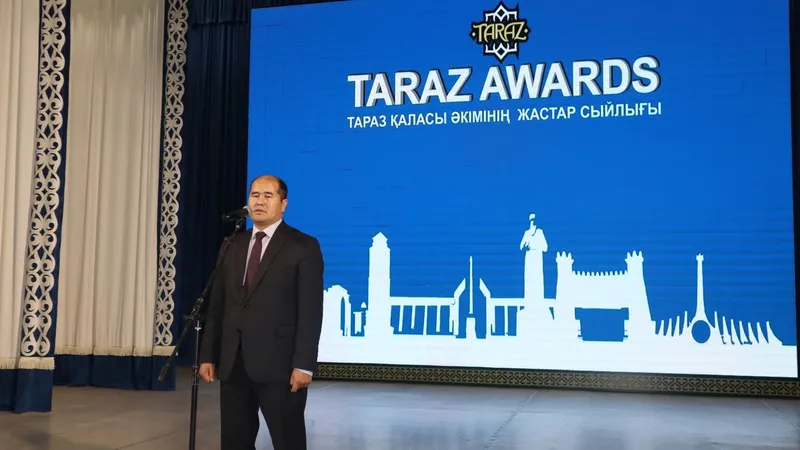 Ықылас Дүкенұлы атындағы қалалық мәдениет үйінде "TARAZ AWARDS" Тараз қаласы әкімінің жастар сыйлығымен марапаттау рәсімі өтті., сурет - Zakon.kz жаңалық 02.12.2024 11:50