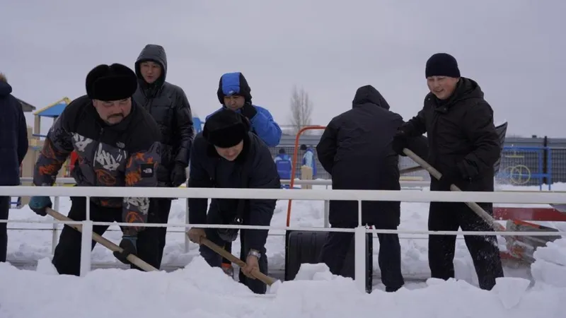 Астана мектептерінде "Таза Қазақстан" акциясы аясында "100 мектеп – 1000 әке" қар күреу челленджі өтіп жатыр, деп хабарлайды елорда әкімдігінің ресми сайты., сурет - Zakon.kz жаңалық 19.12.2024 16:42