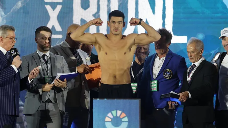 Бивол Бетербиевпен өтетін жекпе-жекке дайындығын көрсетті