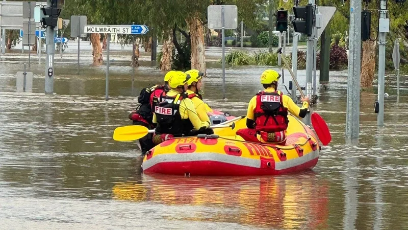 Австралиядағы нөсердің арты тасқынға айналып, елді қолтырауындар басты