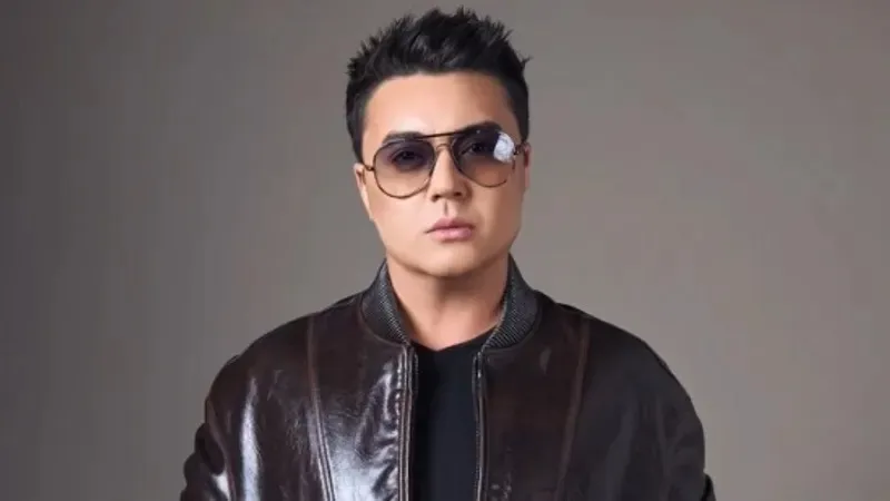 Кинодағы актрисаның кеудесі