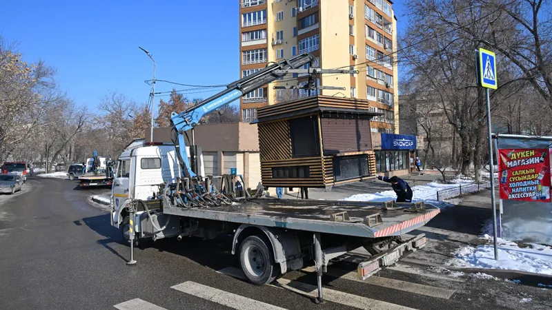 Алматыда заңсыз сауда нүктелерін жаппай бөлшектеу жұмыстары жүргізілуде: 2 күн ішінде 21 нысан бөлшектелді