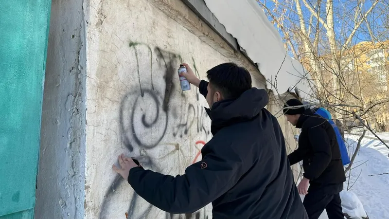 Астанада қауіпті жарнамалар жойылып жатыр