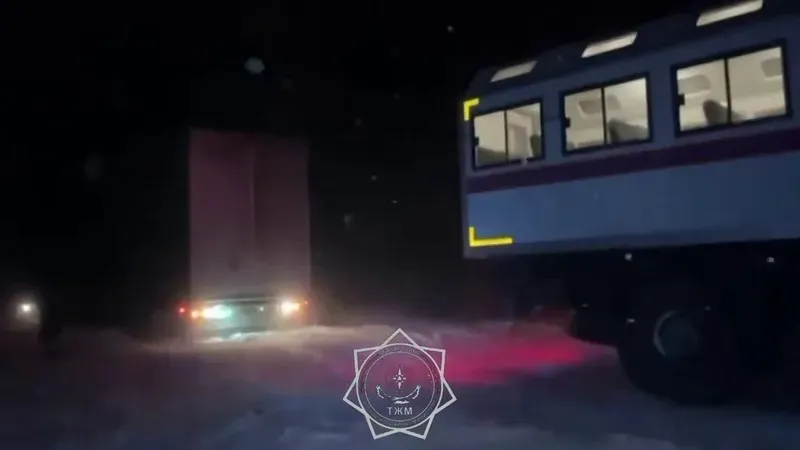 Самара – Шымкент тас жолында шетелдіктер мінген көлік қар құрсауында қалып кеткен