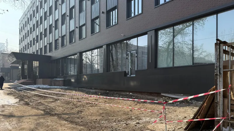 Алматының орталығындағы сауда павильоны сот шешімі бойынша бұзылды