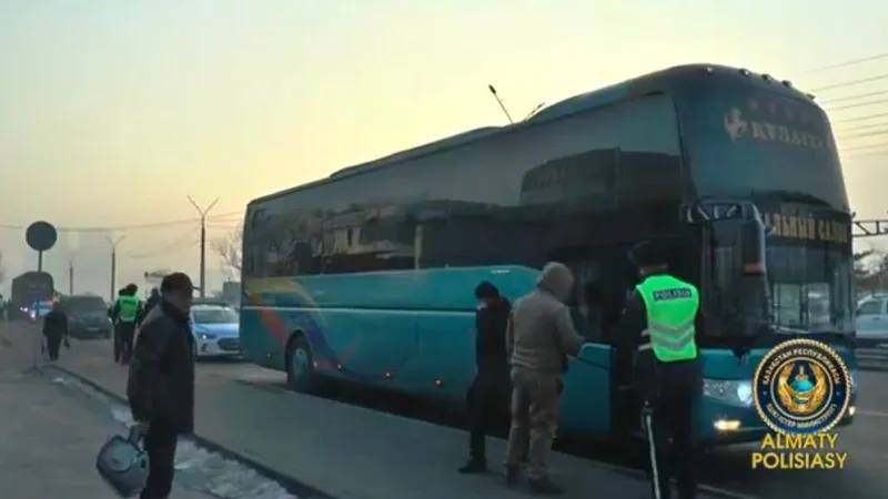 Алматыда заңсыз қайта жабдықталған автобустар айыппұл тұрағына қойылды